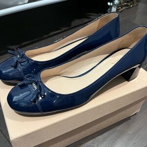 Gorgeous Prada Calzature Donna in Navy Patent Leather.